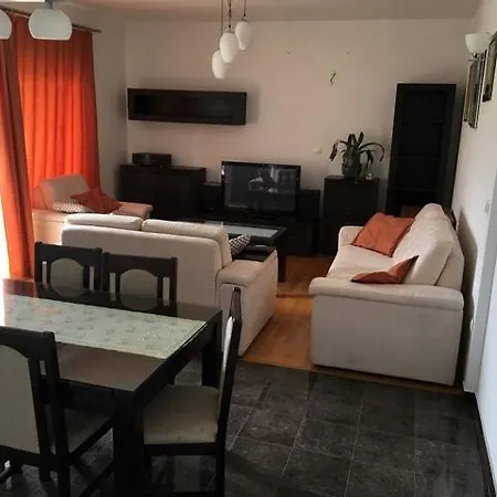 Spacious And Luxury شقة سبليت